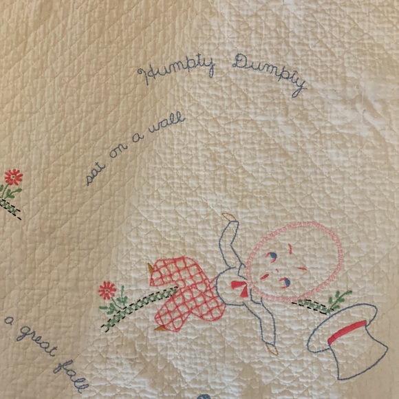 Vintage ‘50’s hand embroidered Humpty Dumpty baby quilt. - Picture 6 of 13